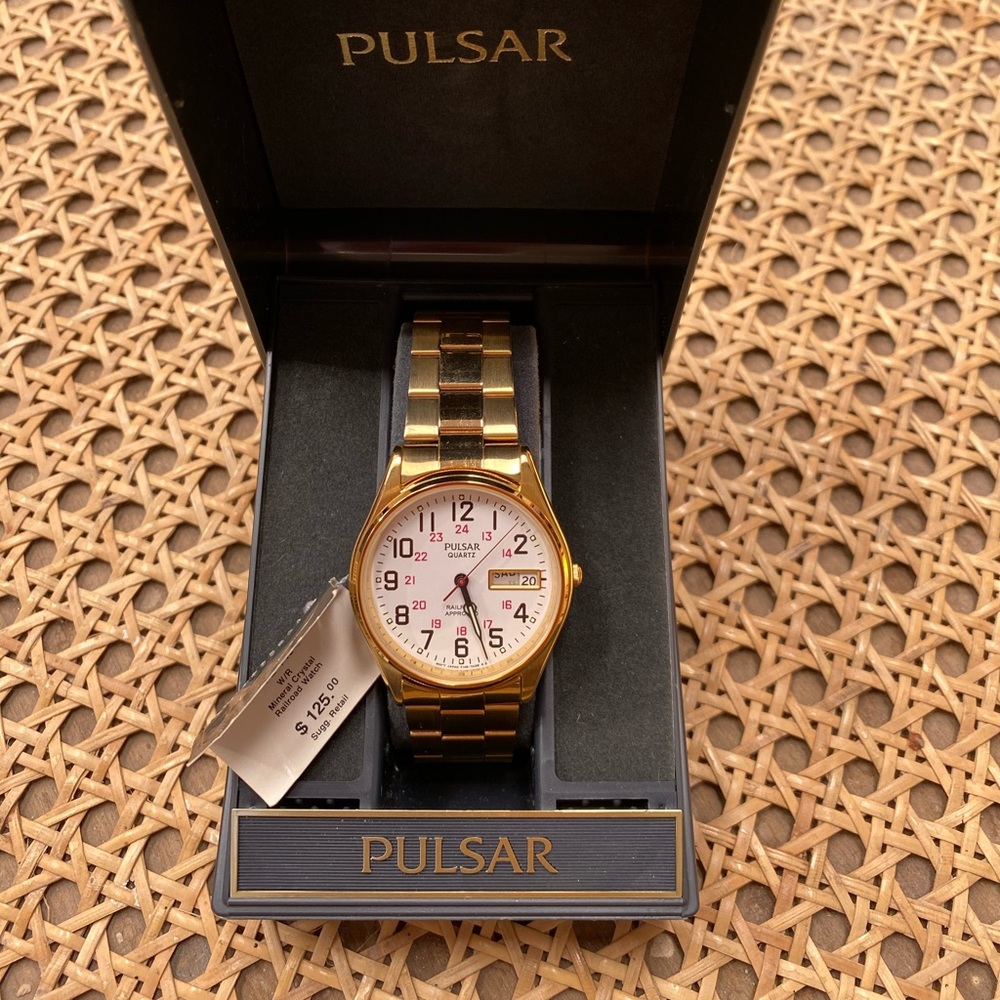 New Men’s Pulsar Gold Watch